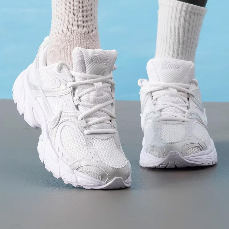 Nike W NIKE V5 RNR HQ7901-101  - Women Shoes Running Nike 评论和价格