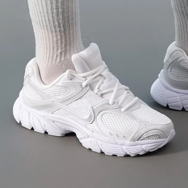 Nike W NIKE V5 RNR HQ7901-101  - Women Shoes Running Nike 评论和价格