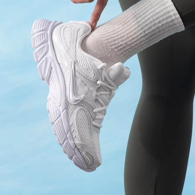 Nike W NIKE V5 RNR HQ7901-101  - Women Shoes Running Nike 评论和价格